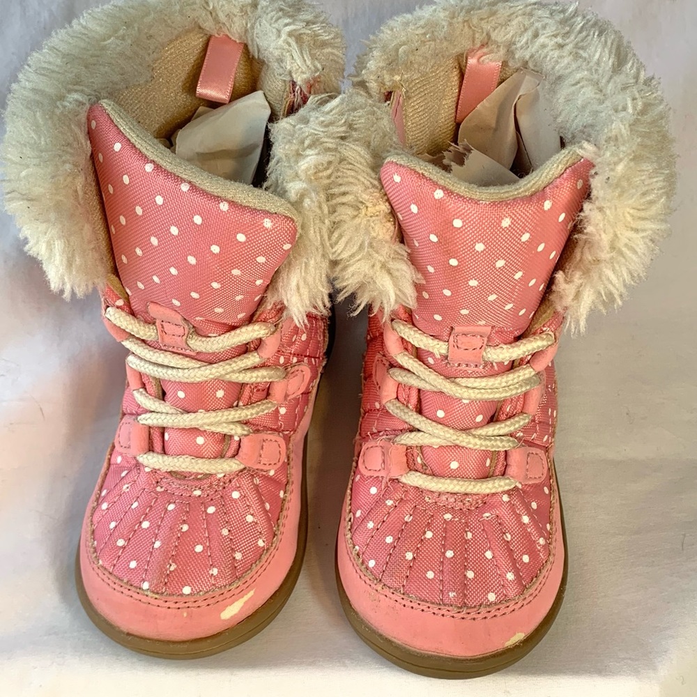 Girls pink polka dot fur winter boots size 7 Carter’s brand